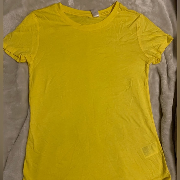 Yellow t-shirt - Picture 1 of 1